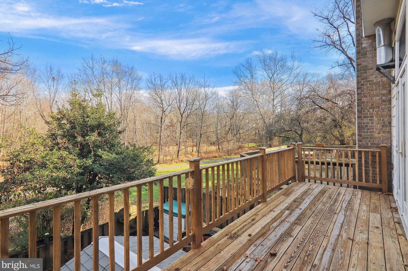 552 Monet Dr, Rockville MD 20850-3022 exterior