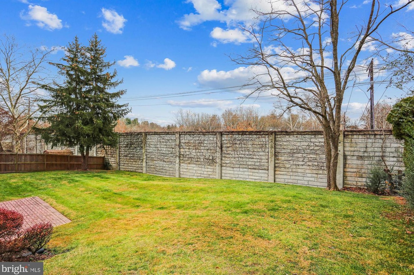 17 Redding Ridge Dr, Gaithersburg MD  20878-2625 exterior