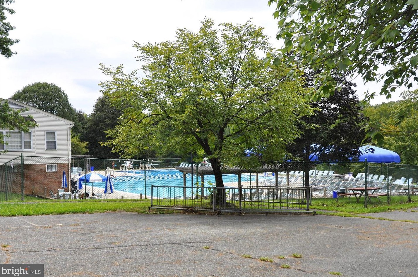 17 Redding Ridge Dr, Gaithersburg MD  20878-2625 exterior