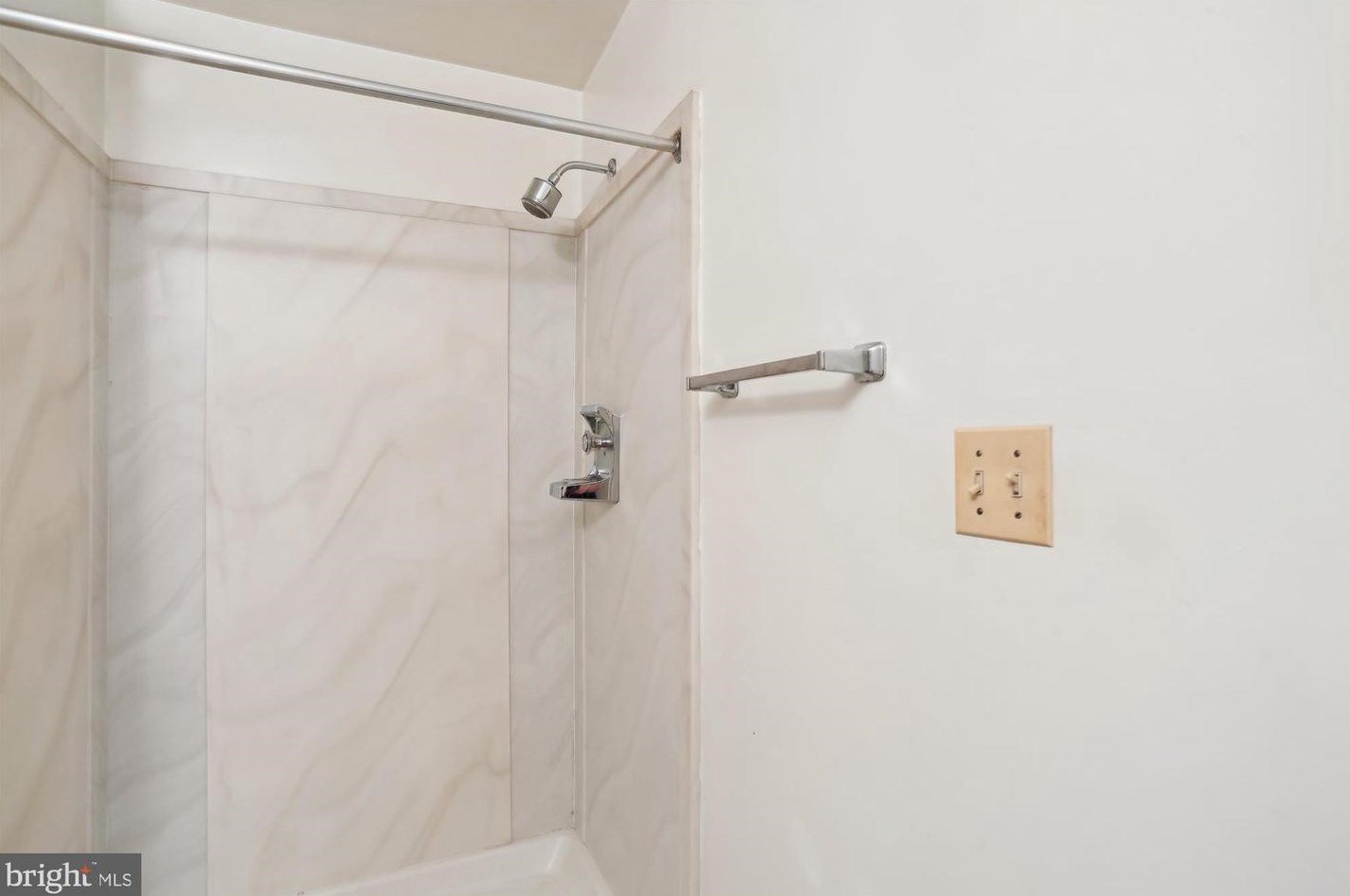 17 Redding Ridge Dr, Gaithersburg MD  20878-2625 exterior