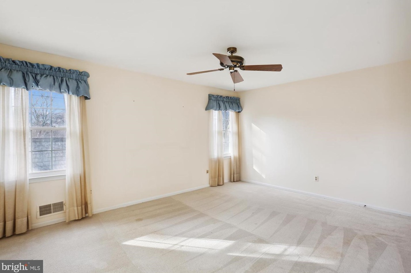 17 Redding Ridge Dr, Gaithersburg MD  20878-2625 exterior