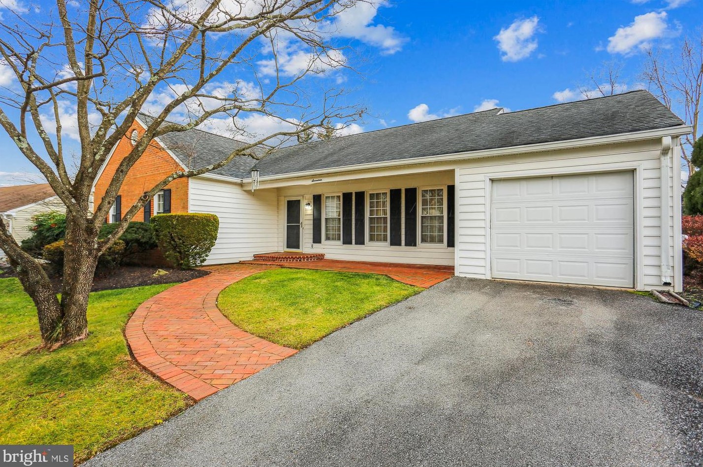 17 Redding Ridge Dr, Gaithersburg MD  20878-2625 exterior