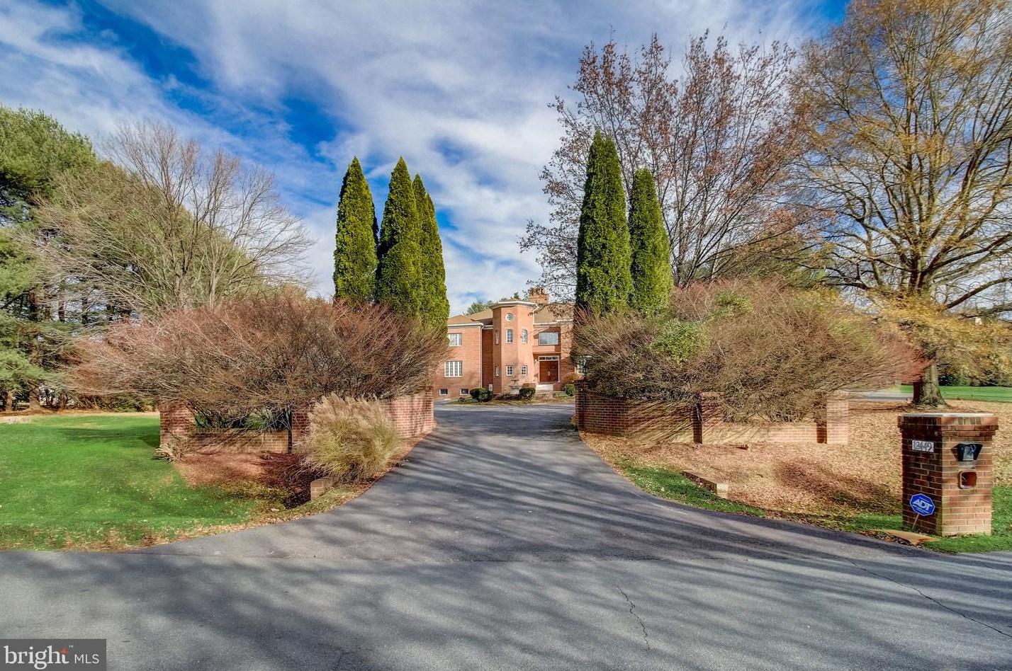 12449 Bacall Ln, Rockville, MD 20854-1026