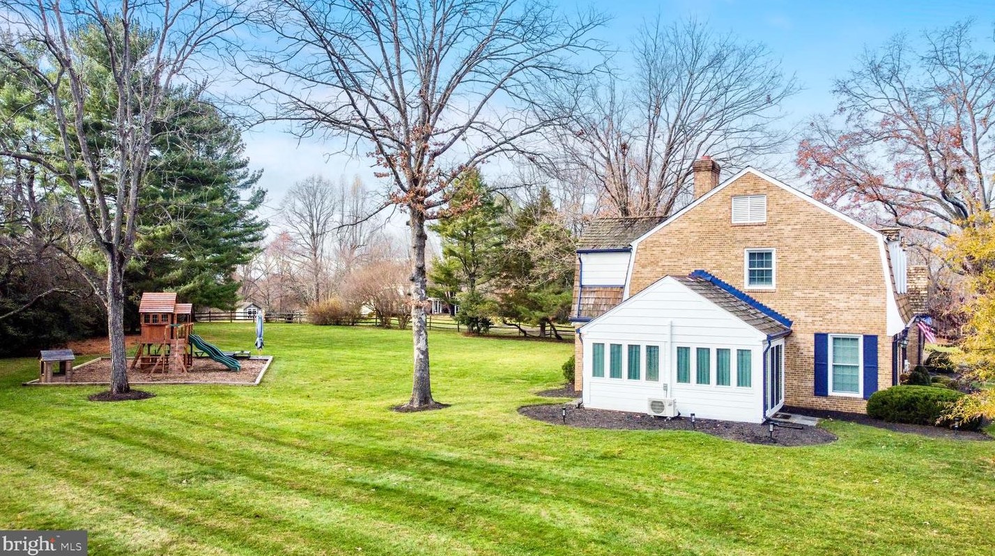 20910 Lochaven Ct, Gaithersburg MD  20882-4467 exterior