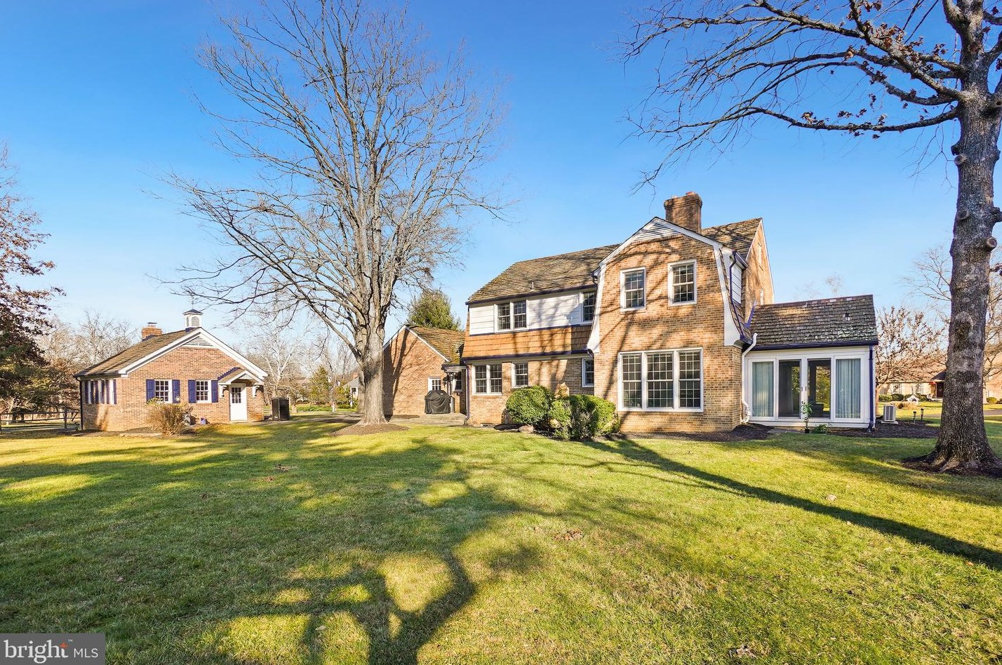 20910 Lochaven Ct, Gaithersburg MD  20882-4467 exterior