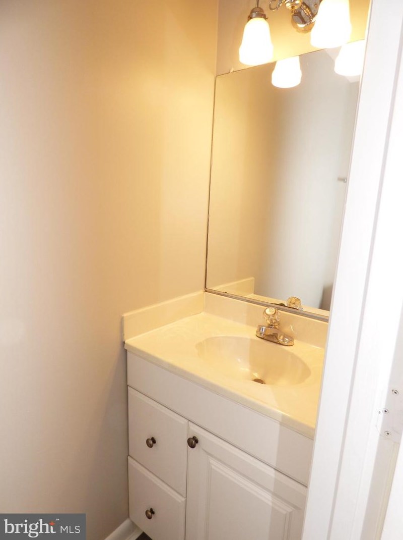 18024 Singing Pine Cir, Gaithersburg MD  20886-0451 exterior