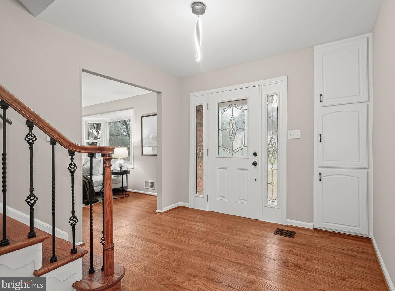 12620 Viewside Dr, Gaithersburg, MD 20878-3572