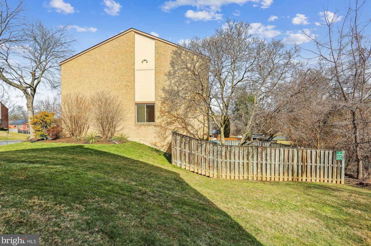 8918 Centerway Rd, Gaithersburg, MD 20879-1815