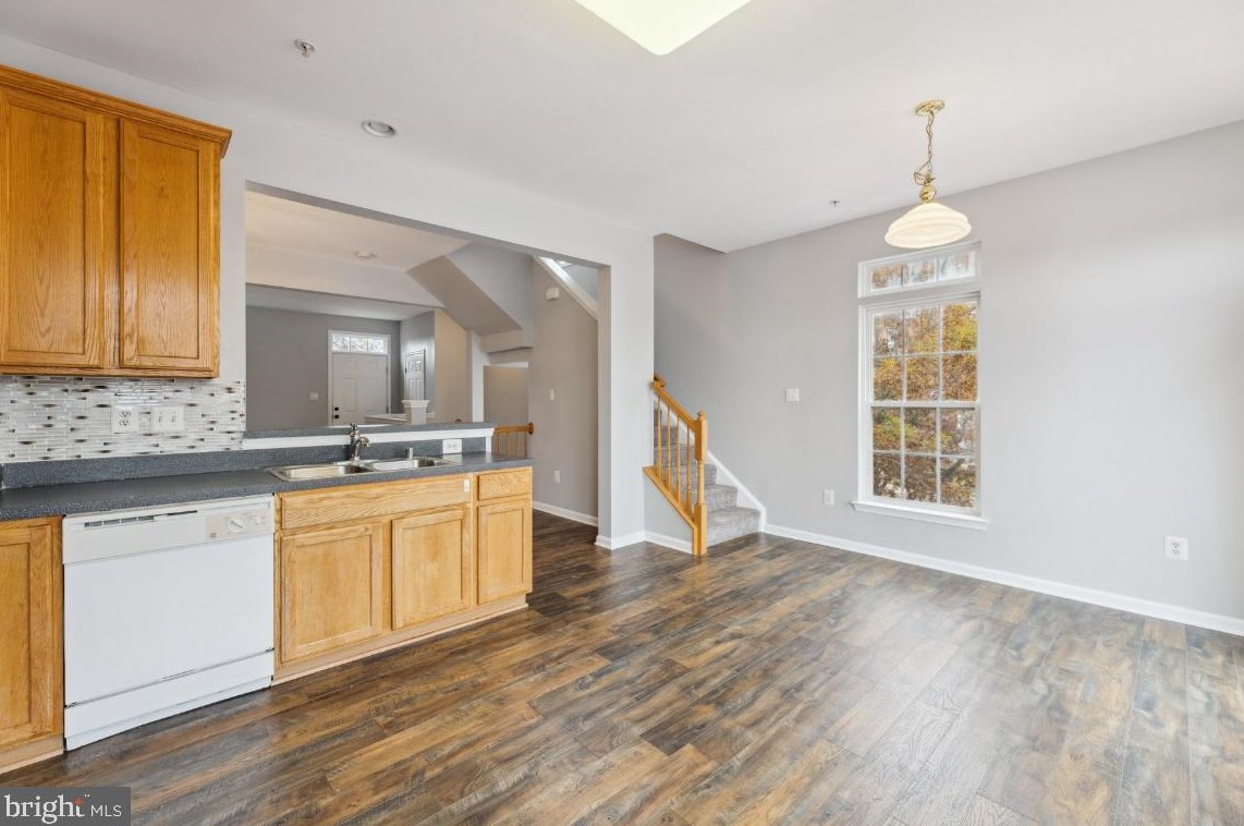 12016 Chestnut Glen Rd, Clarksburg MD  20871-4429 exterior