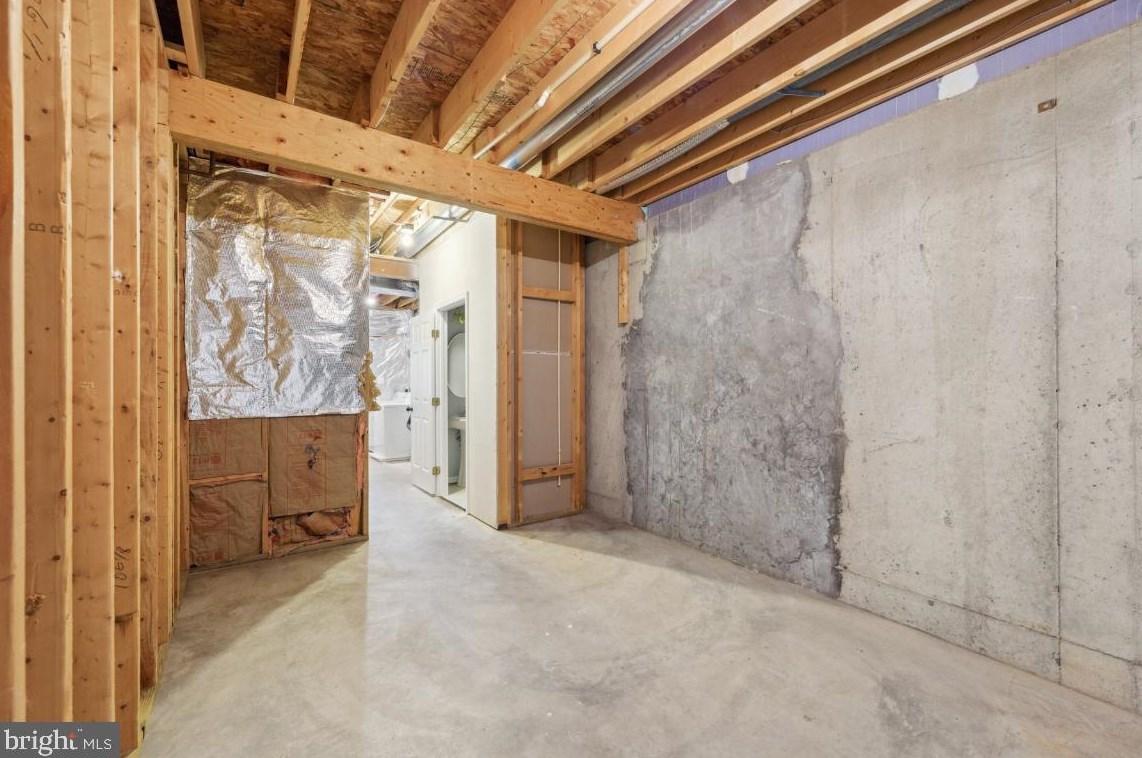 12016 Chestnut Glen Rd, Clarksburg MD  20871-4429 exterior