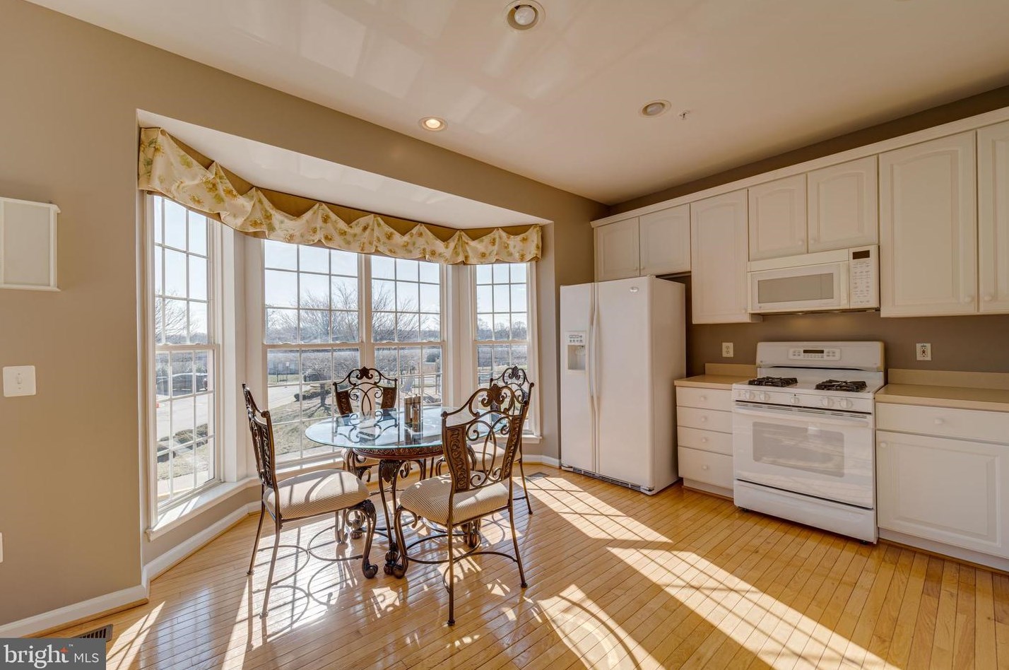 1614 White Oak Vista Dr, Silver Spring, MD 20904