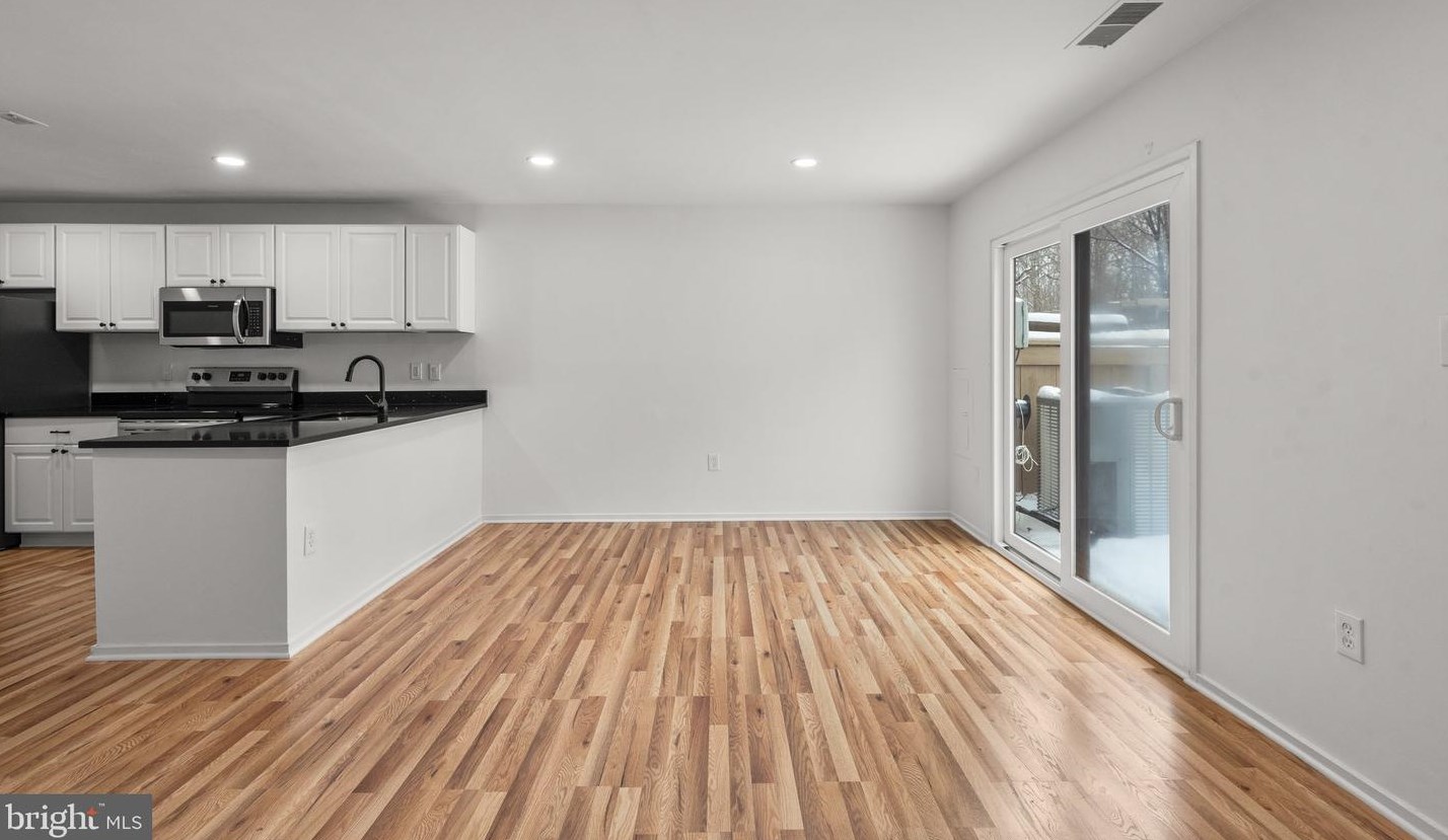 9950 Forest View Pl, Gaithersburg MD  20886-1106 exterior