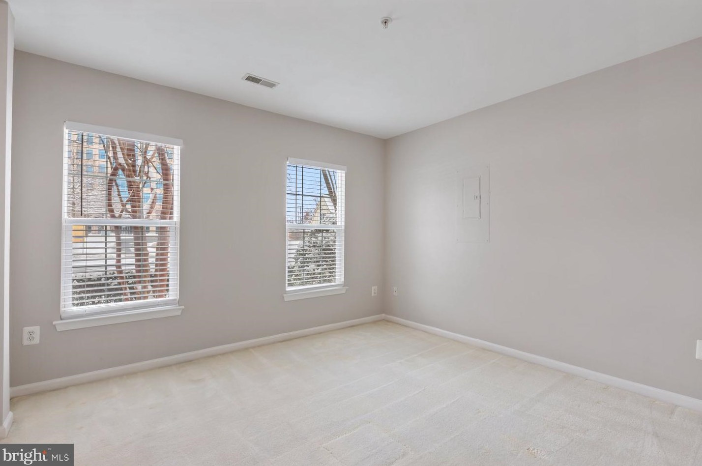 9702 Washingtonian Blvd, Gaithersburg MD  20878-7302 exterior