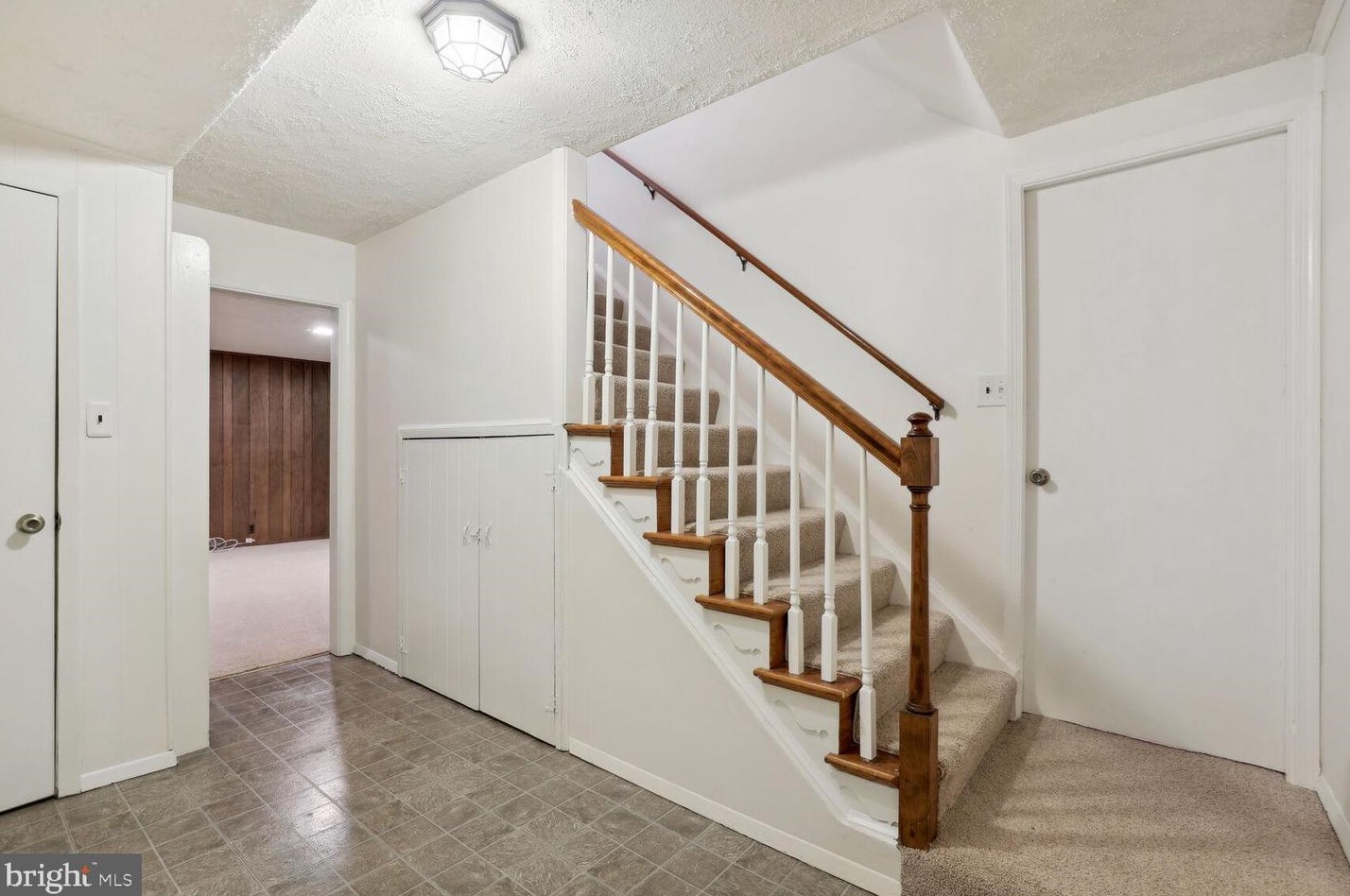 209 Longdraft Rd, Gaithersburg MD  20878-1033 exterior