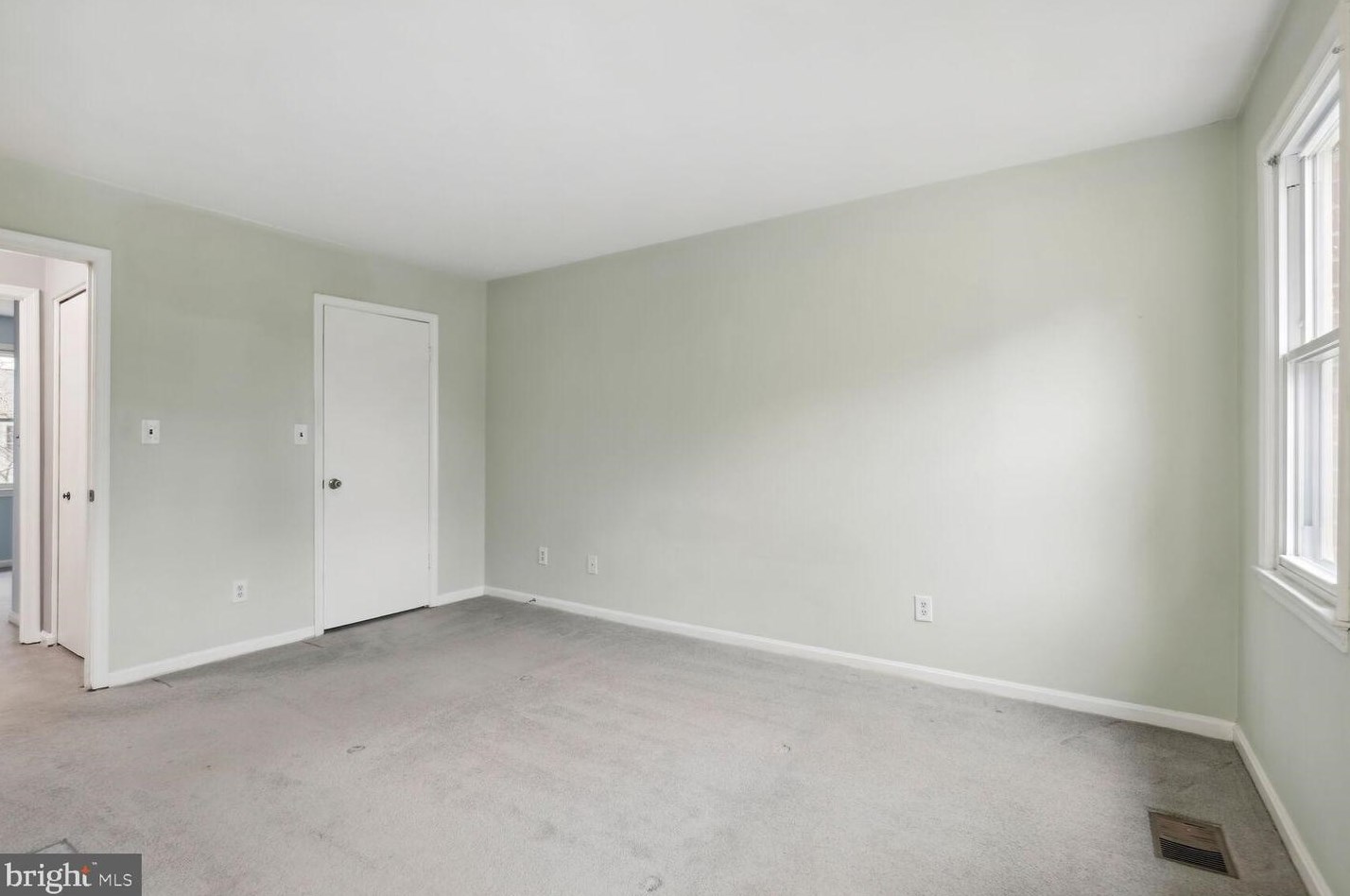 209 Longdraft Rd, Gaithersburg MD  20878-1033 exterior