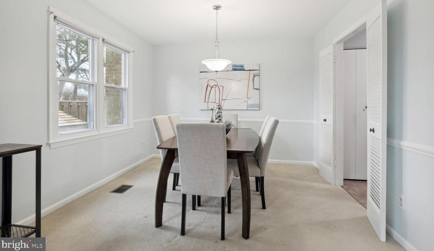 209 Longdraft Rd, Gaithersburg MD  20878-1033 exterior