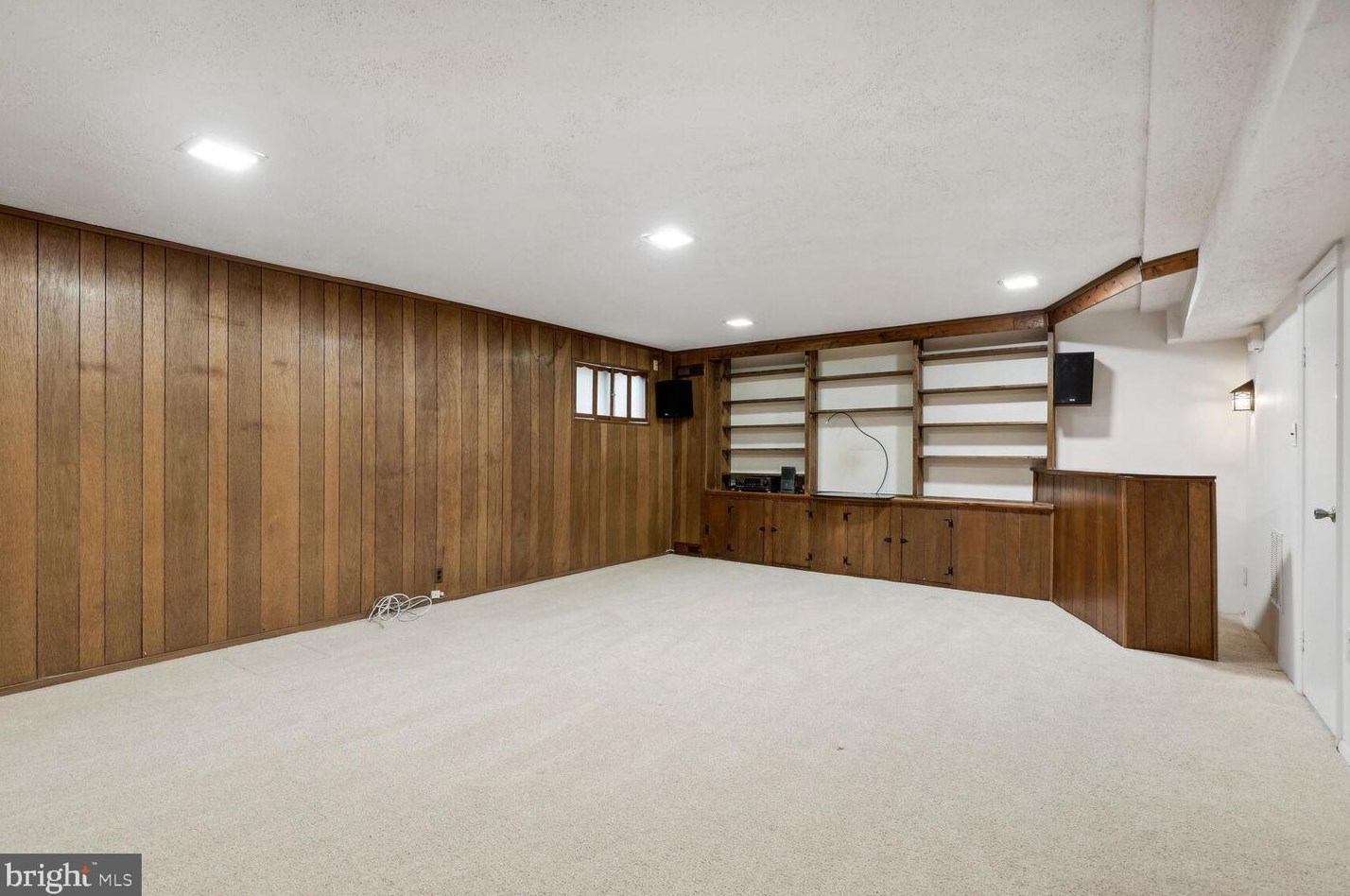 209 Longdraft Rd, Gaithersburg MD  20878-1033 exterior