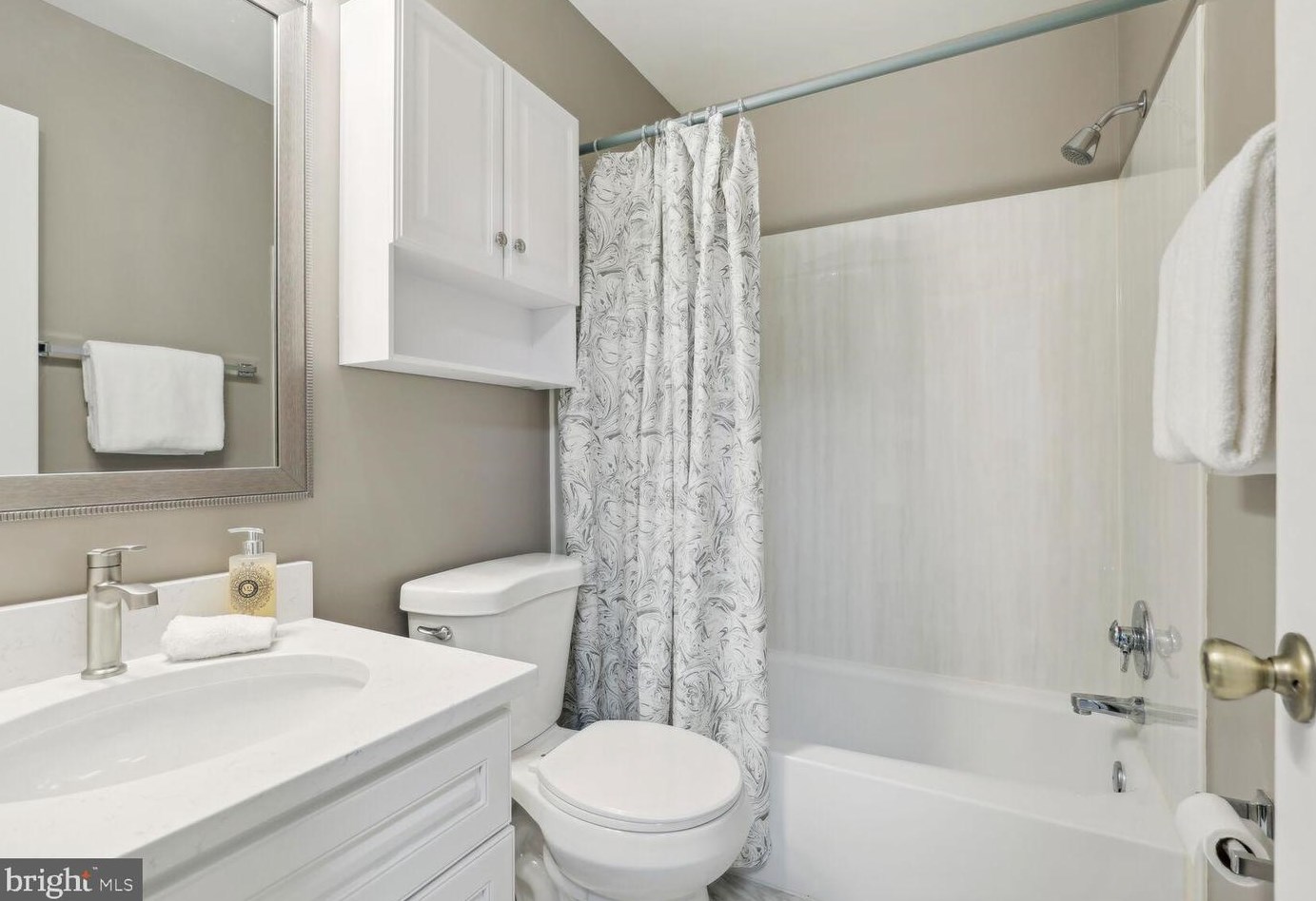 209 Longdraft Rd, Gaithersburg MD  20878-1033 exterior