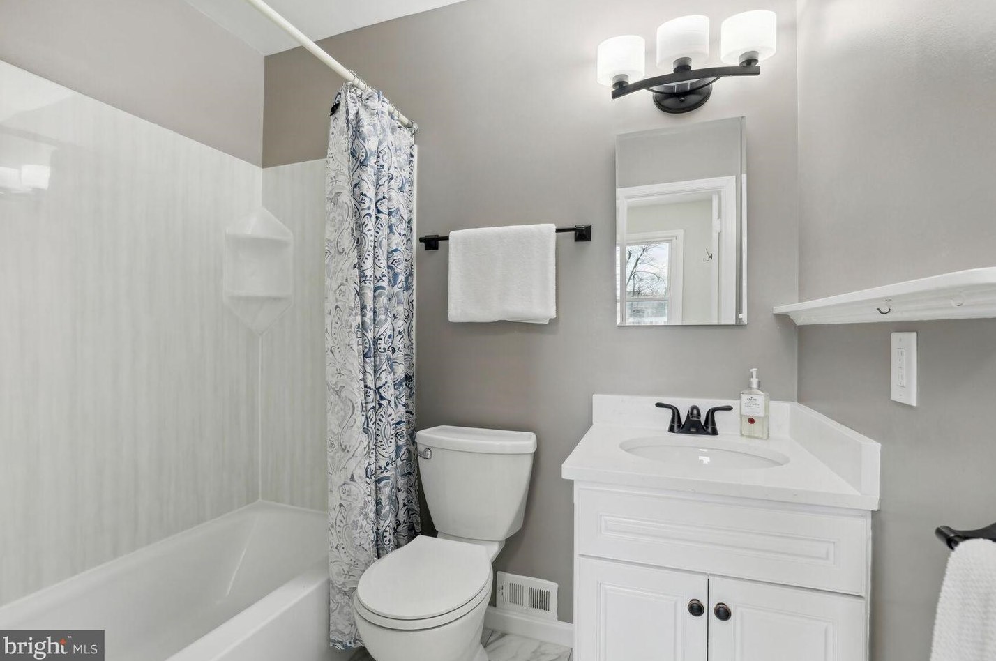 209 Longdraft Rd, Gaithersburg MD  20878-1033 exterior