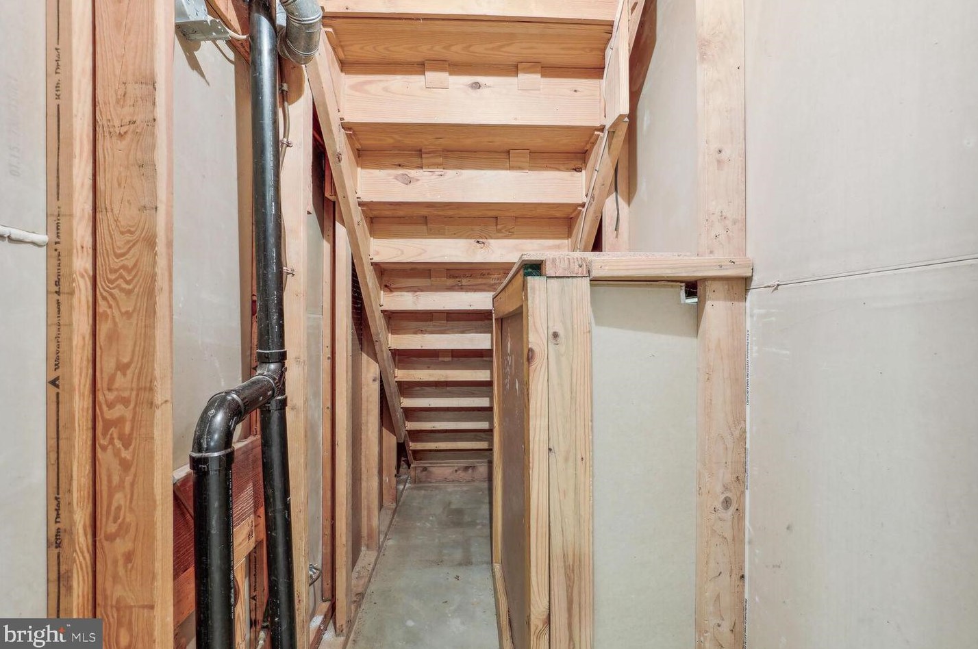 209 Longdraft Rd, Gaithersburg MD  20878-1033 exterior