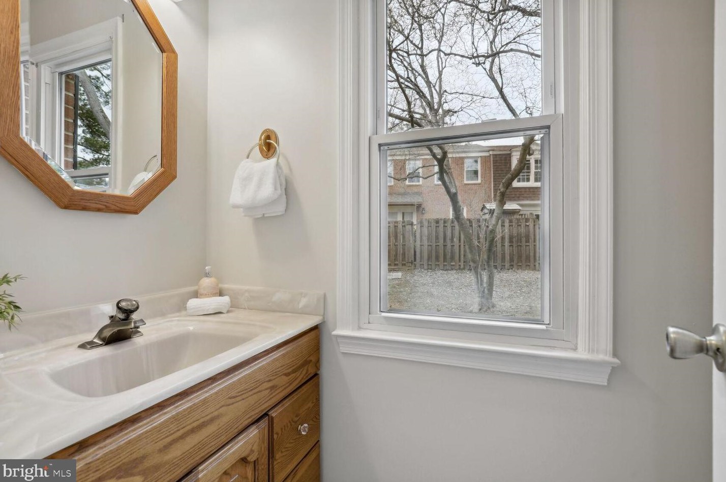 209 Longdraft Rd, Gaithersburg MD  20878-1033 exterior