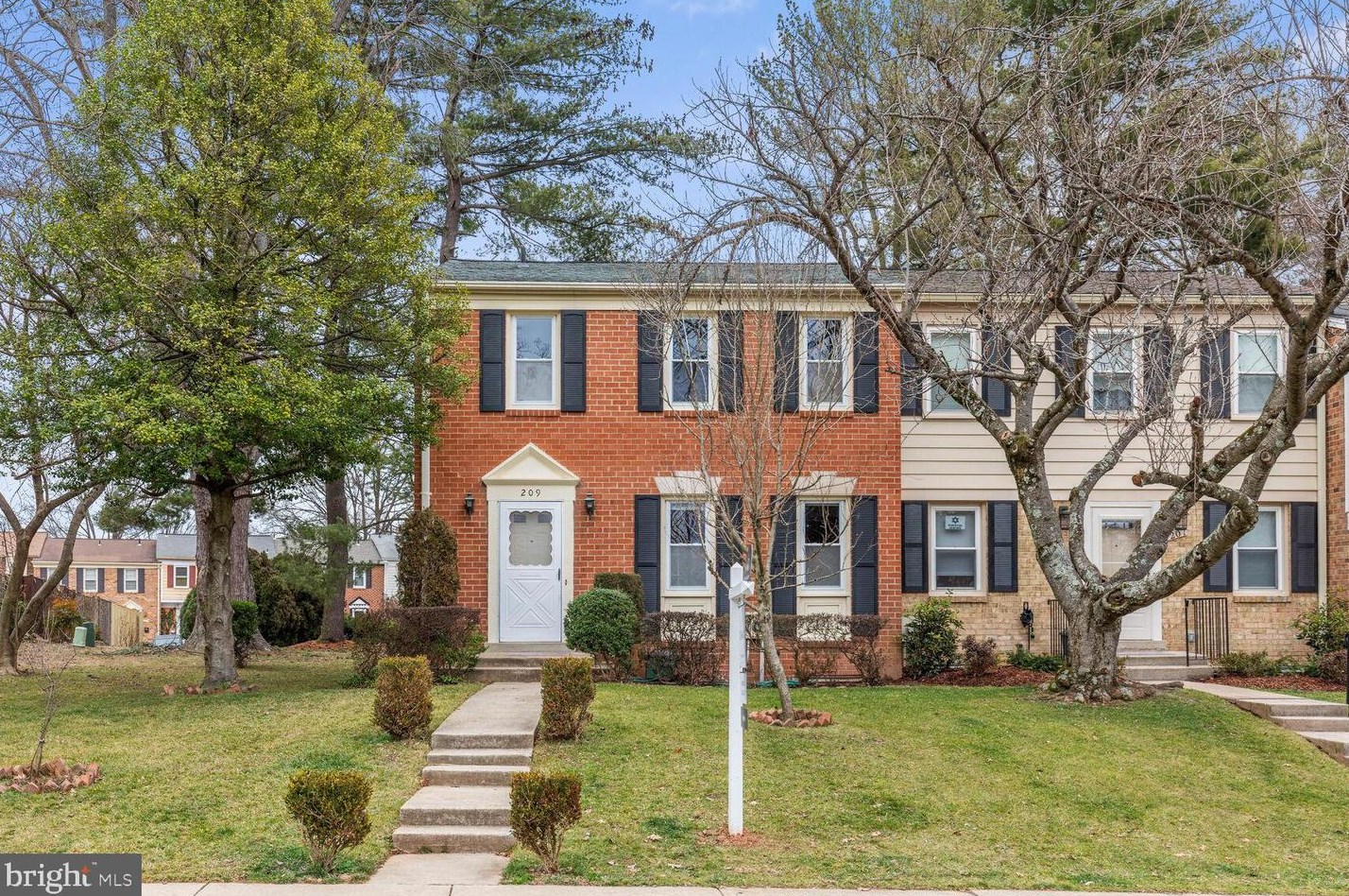 209 Longdraft Rd, Gaithersburg MD  20878-1033 exterior