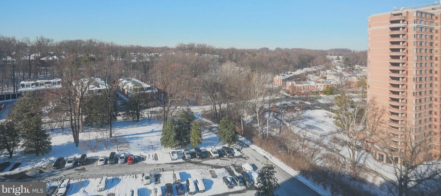 10201 Grosvenor Pl, Rockville MD 20852-4600 exterior