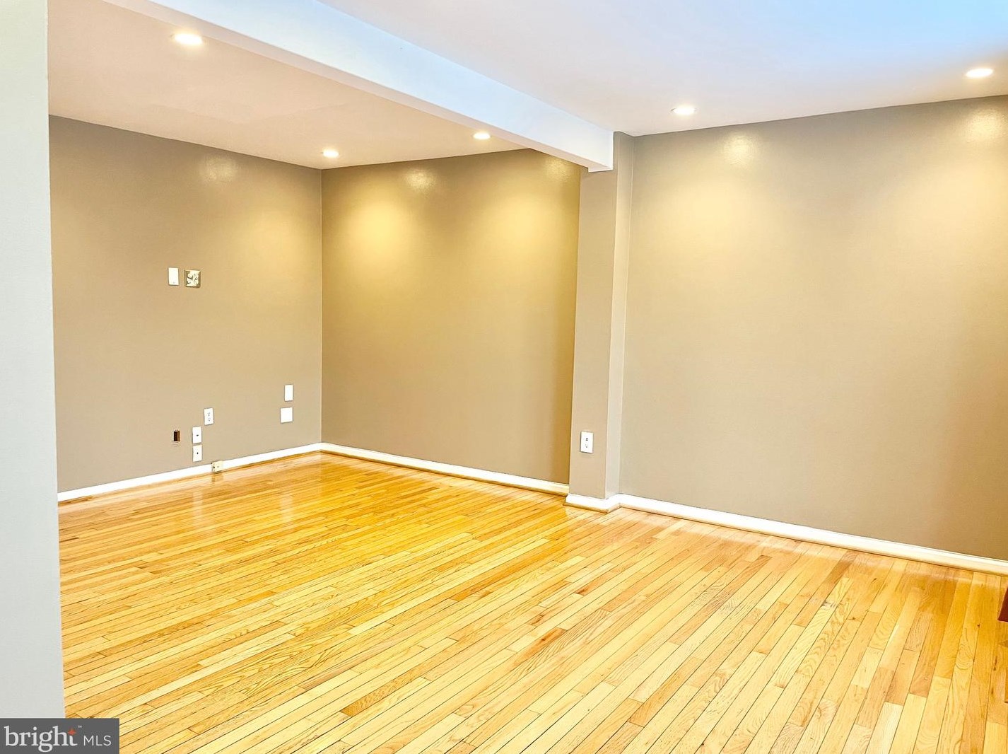20 Crosswood Ct, Burtonsville, MD 20866