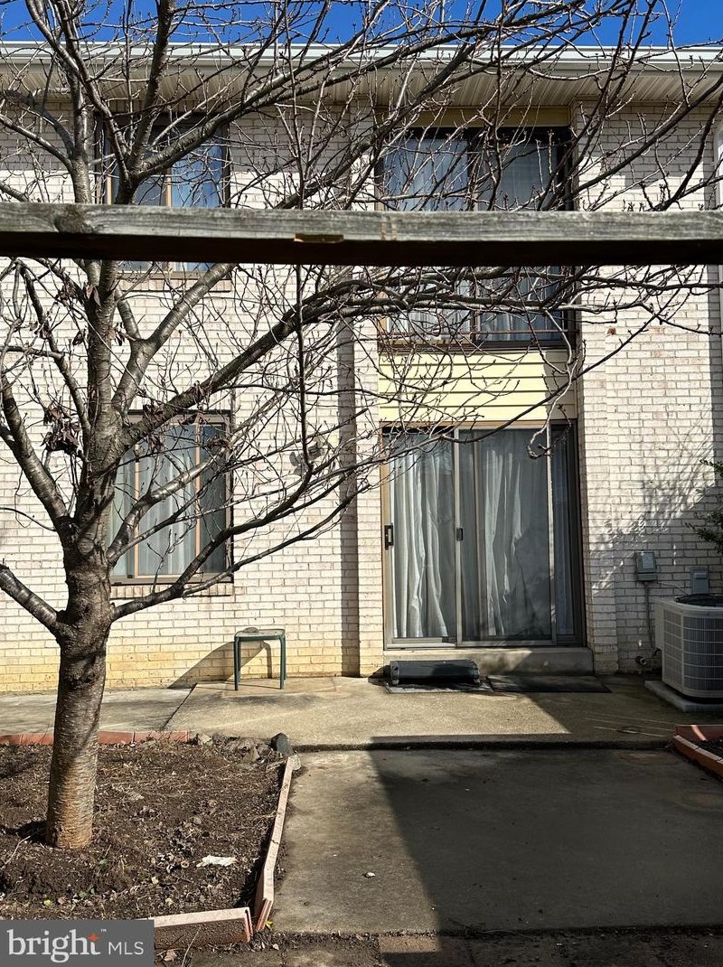 17726 Topfield Dr, Gaithersburg, MD 20877-1140