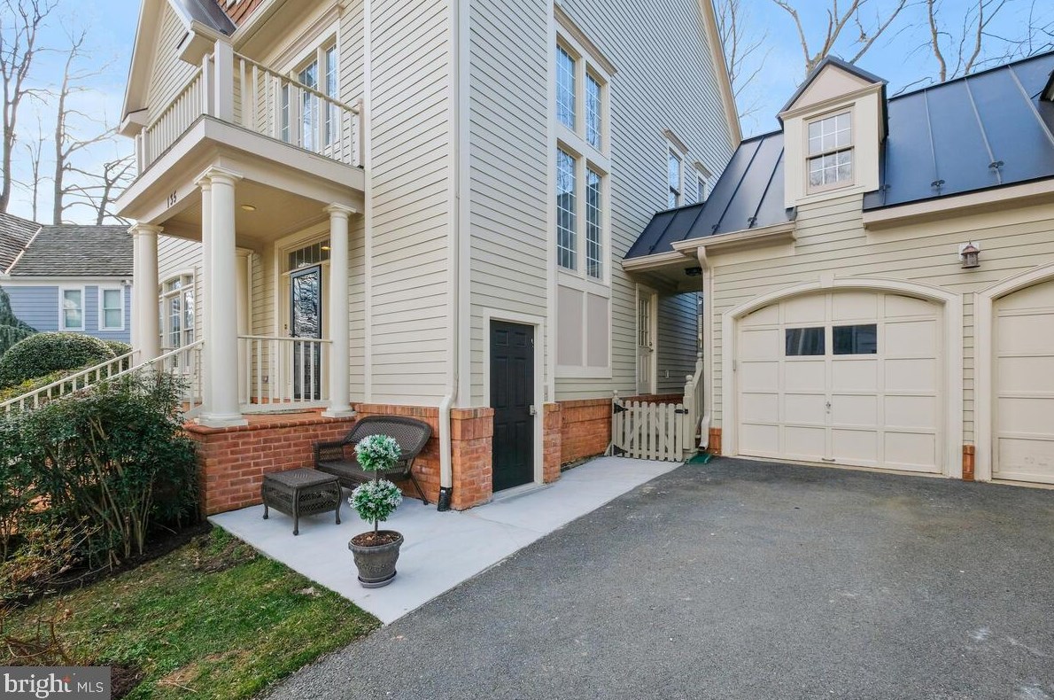 135 Treehaven St, Gaithersburg MD  20878-5748 exterior