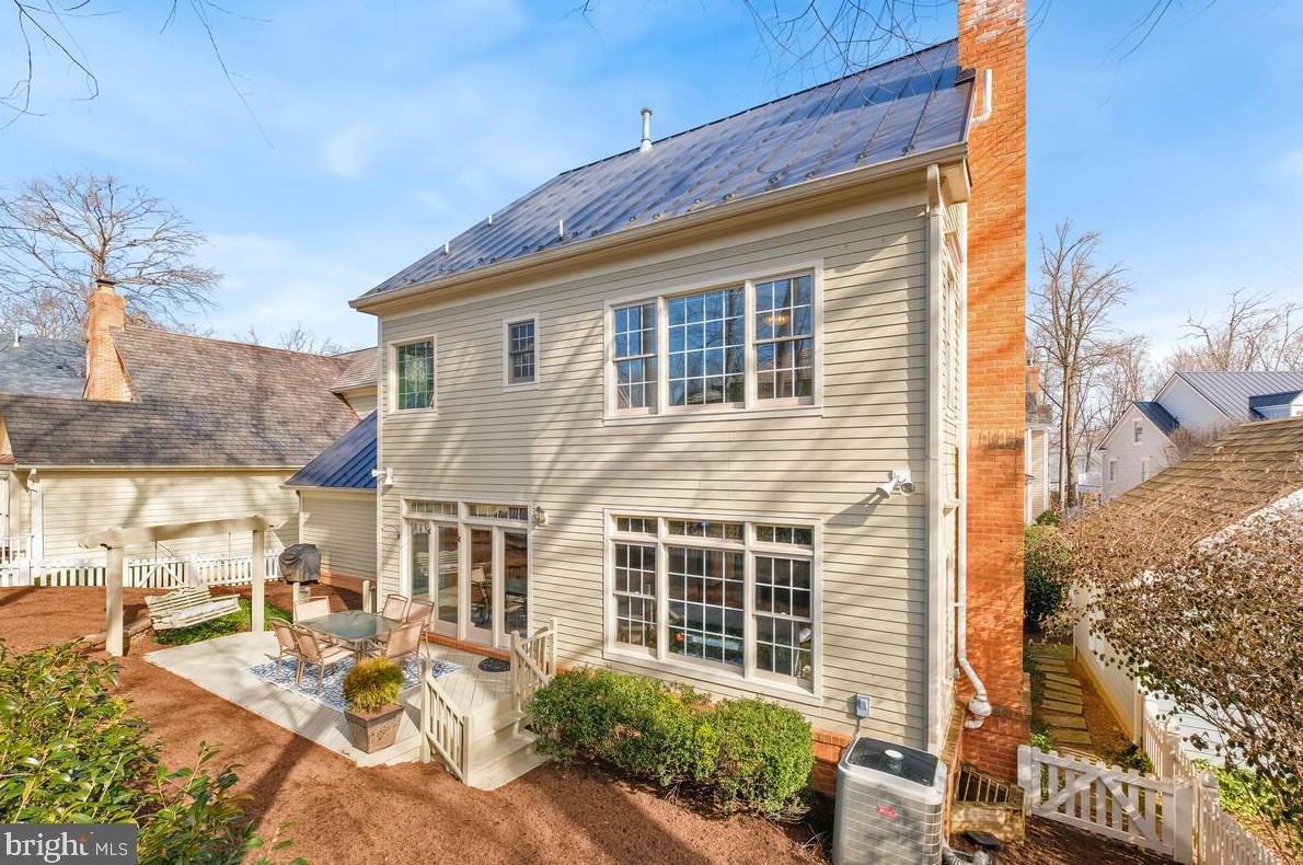 135 Treehaven St, Gaithersburg MD  20878-5748 exterior