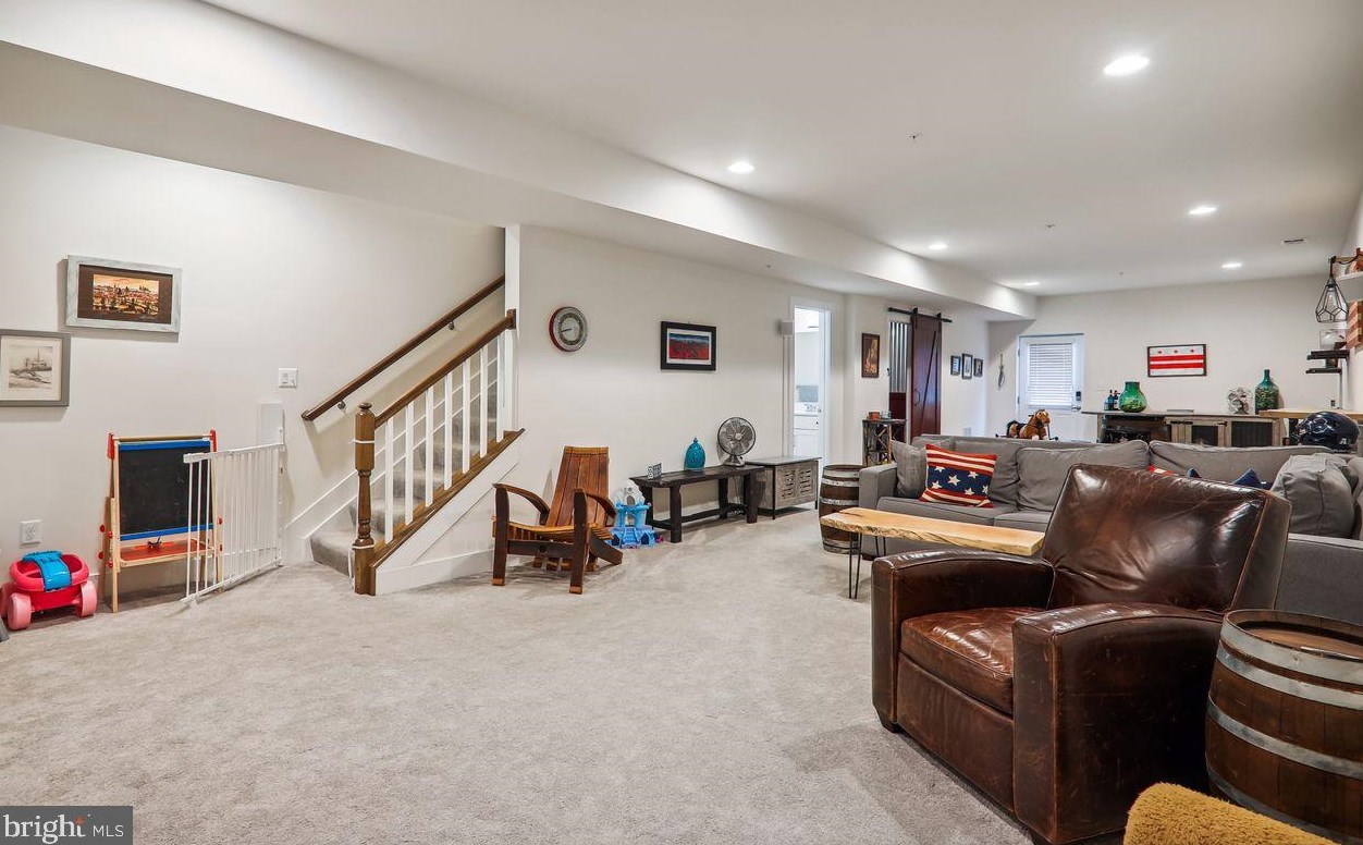 18613 Strawberry Knoll Rd, Gaithersburg MD  20879 exterior