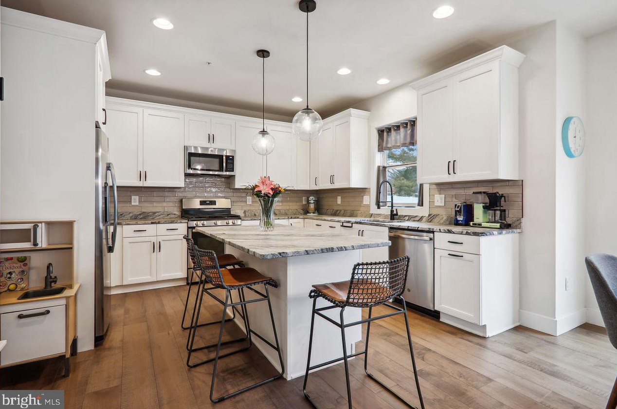 18613 Strawberry Knoll Rd, Gaithersburg MD  20879 exterior