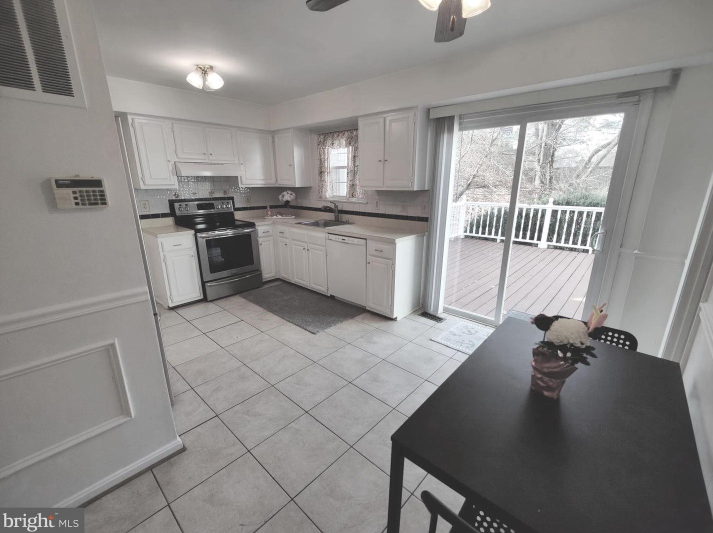 18800 Sunset Hills Ct, Gaithersburg MD  20879-1734 exterior