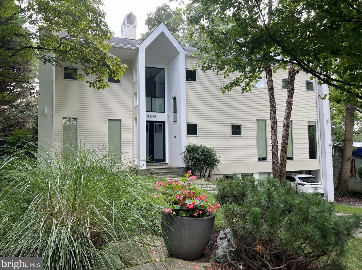 4814 Essex Ave, Bethesda MD  20815-5548 exterior