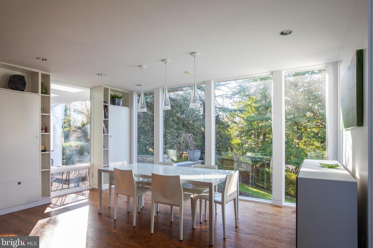 4814 Essex Ave, Bethesda MD  20815-5548 exterior