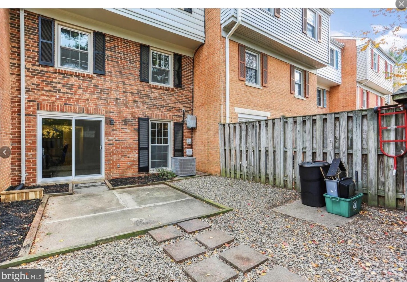 18 Fenceline Dr, Gaithersburg, MD 20878