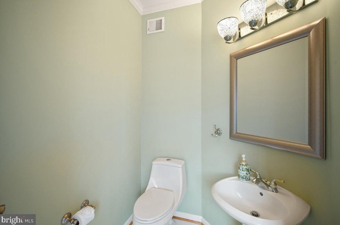 607 Gatestone St, Gaithersburg MD  20878-2187 exterior
