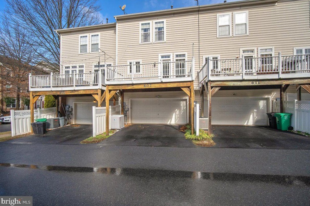 607 Gatestone St, Gaithersburg MD  20878-2187 exterior