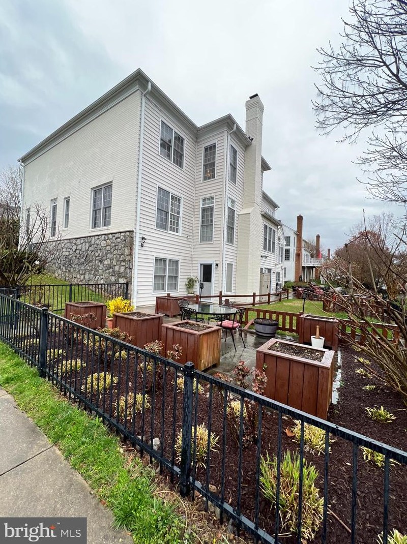 200 Long Trail Ln, Rockville MD 20850-7771 exterior