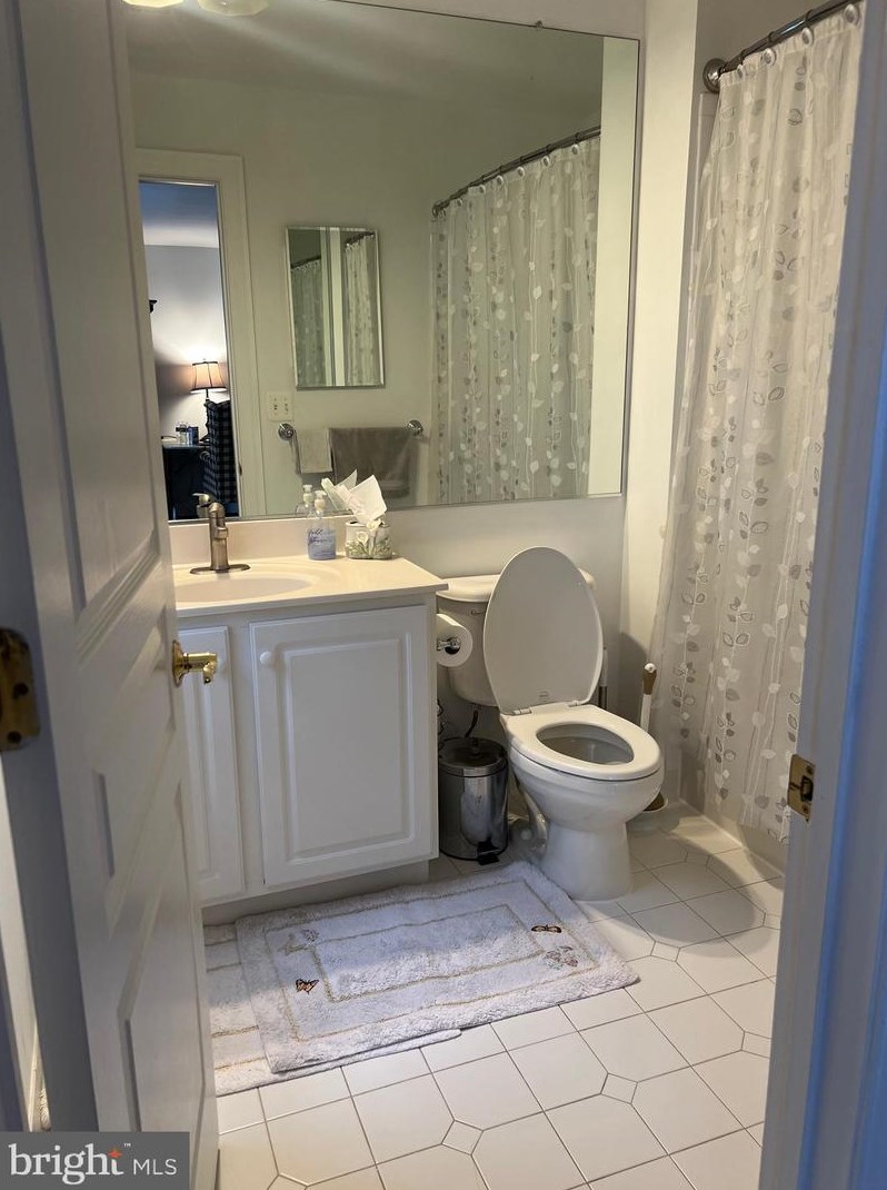 200 Long Trail Ln, Rockville MD 20850-7771 exterior