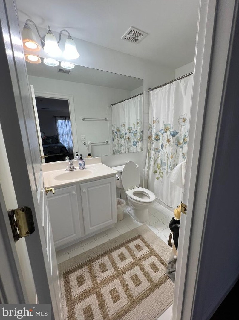 200 Long Trail Ln, Rockville MD 20850-7771 exterior