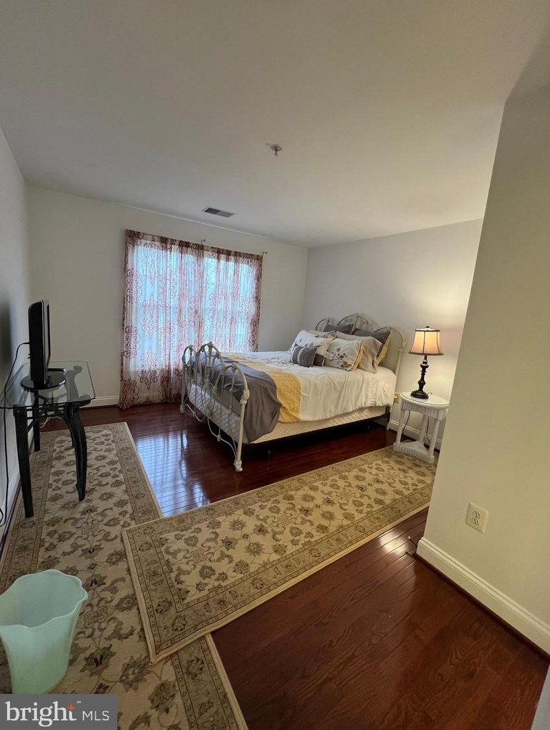 200 Long Trail Ln, Rockville MD 20850-7771 exterior