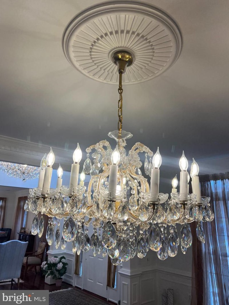 200 Long Trail Ln, Rockville MD 20850-7771 exterior