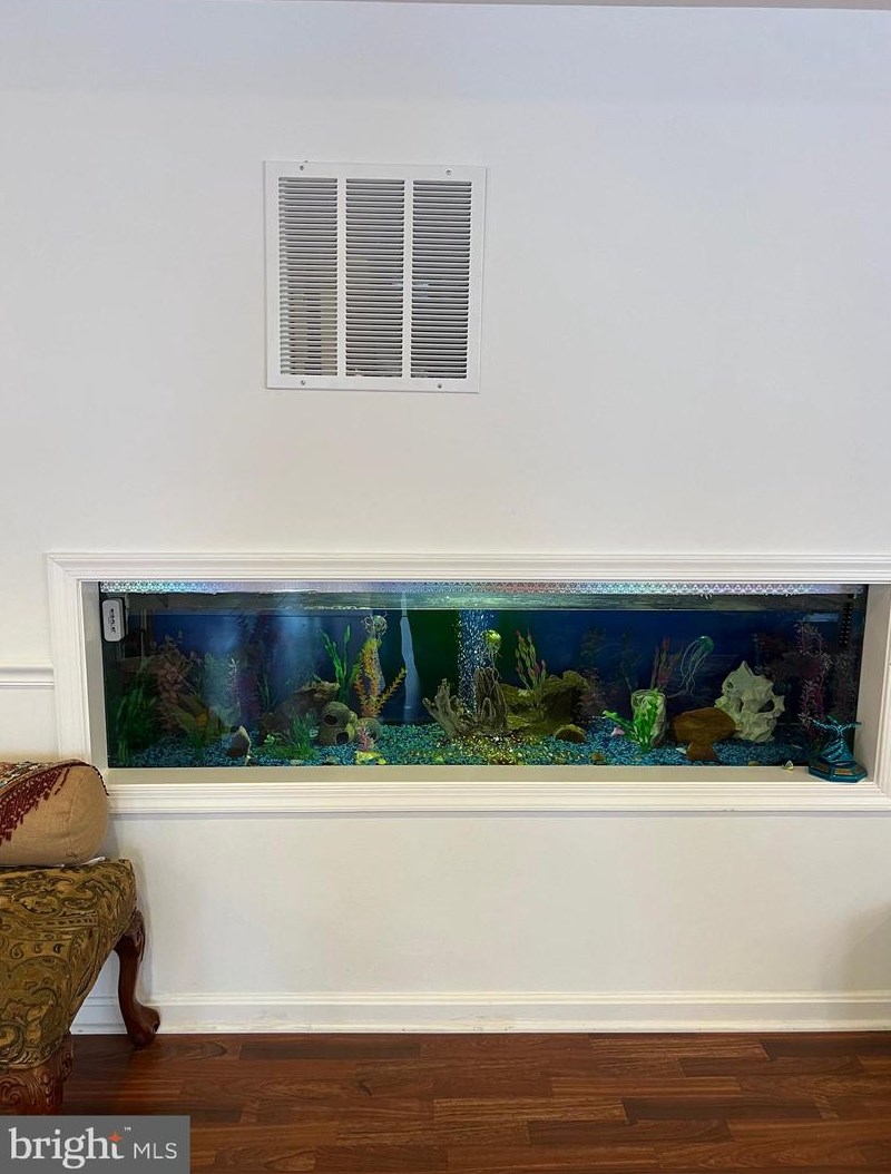 200 Long Trail Ln, Rockville MD 20850-7771 exterior