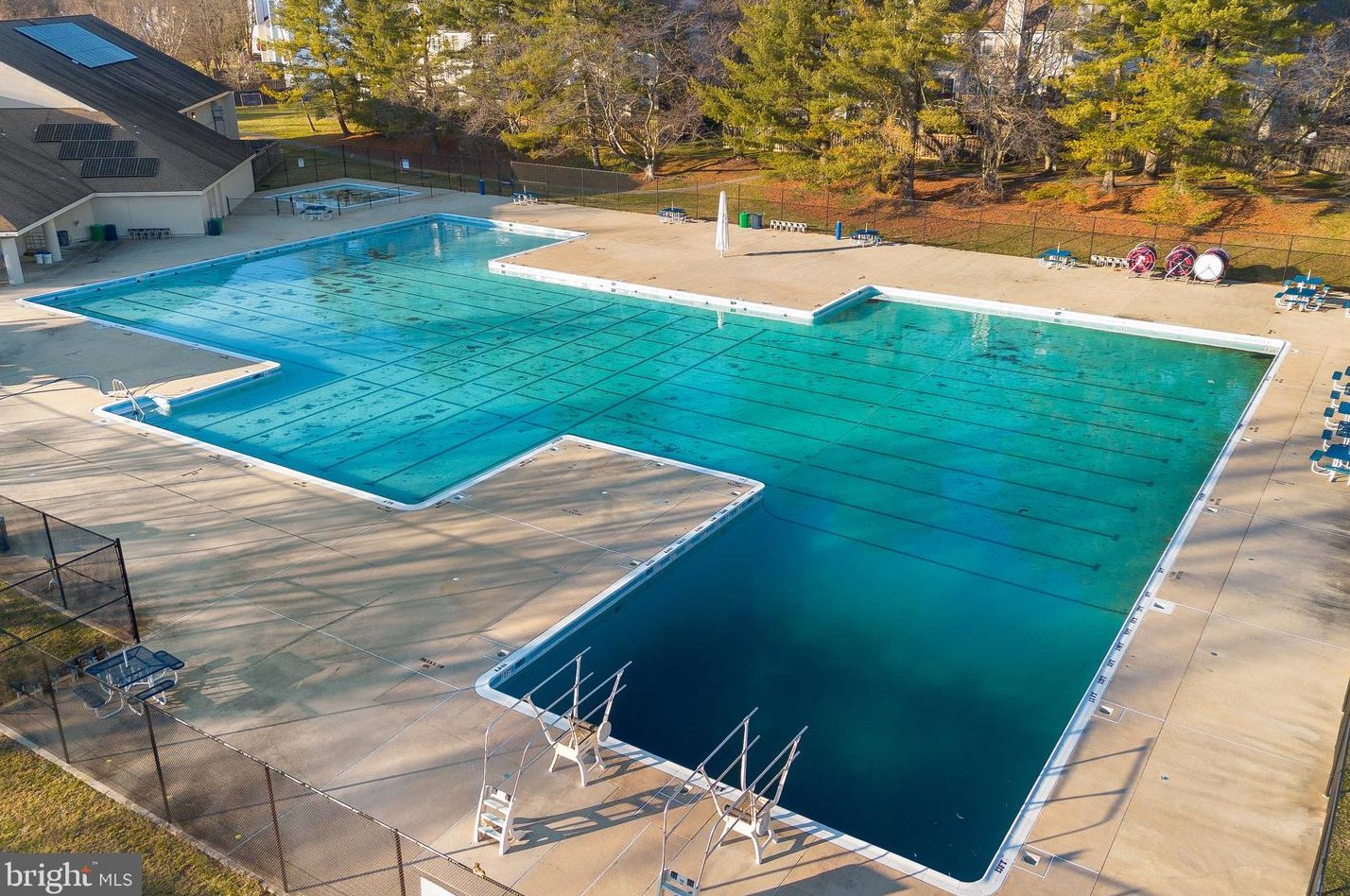 8628 Fountain Valley Dr, Gaithersburg MD  20886-5673 exterior