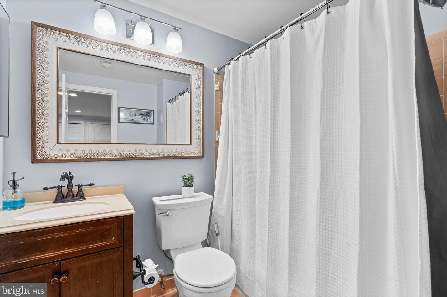 8628 Fountain Valley Dr, Gaithersburg MD  20886-5673 exterior