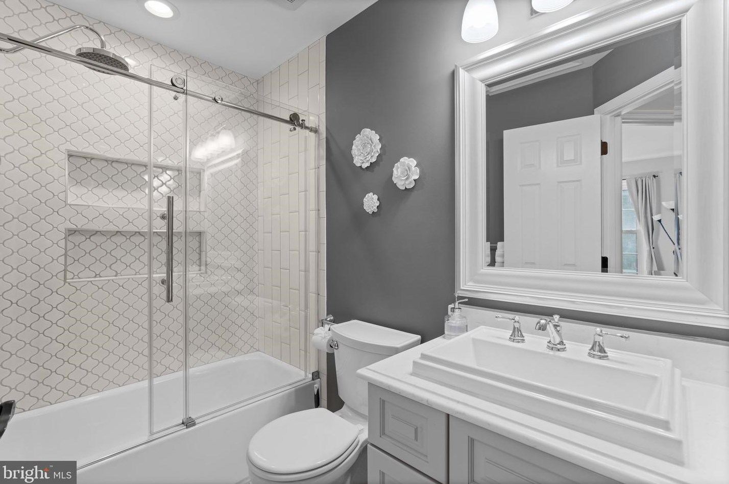 8628 Fountain Valley Dr, Gaithersburg MD  20886-5673 exterior