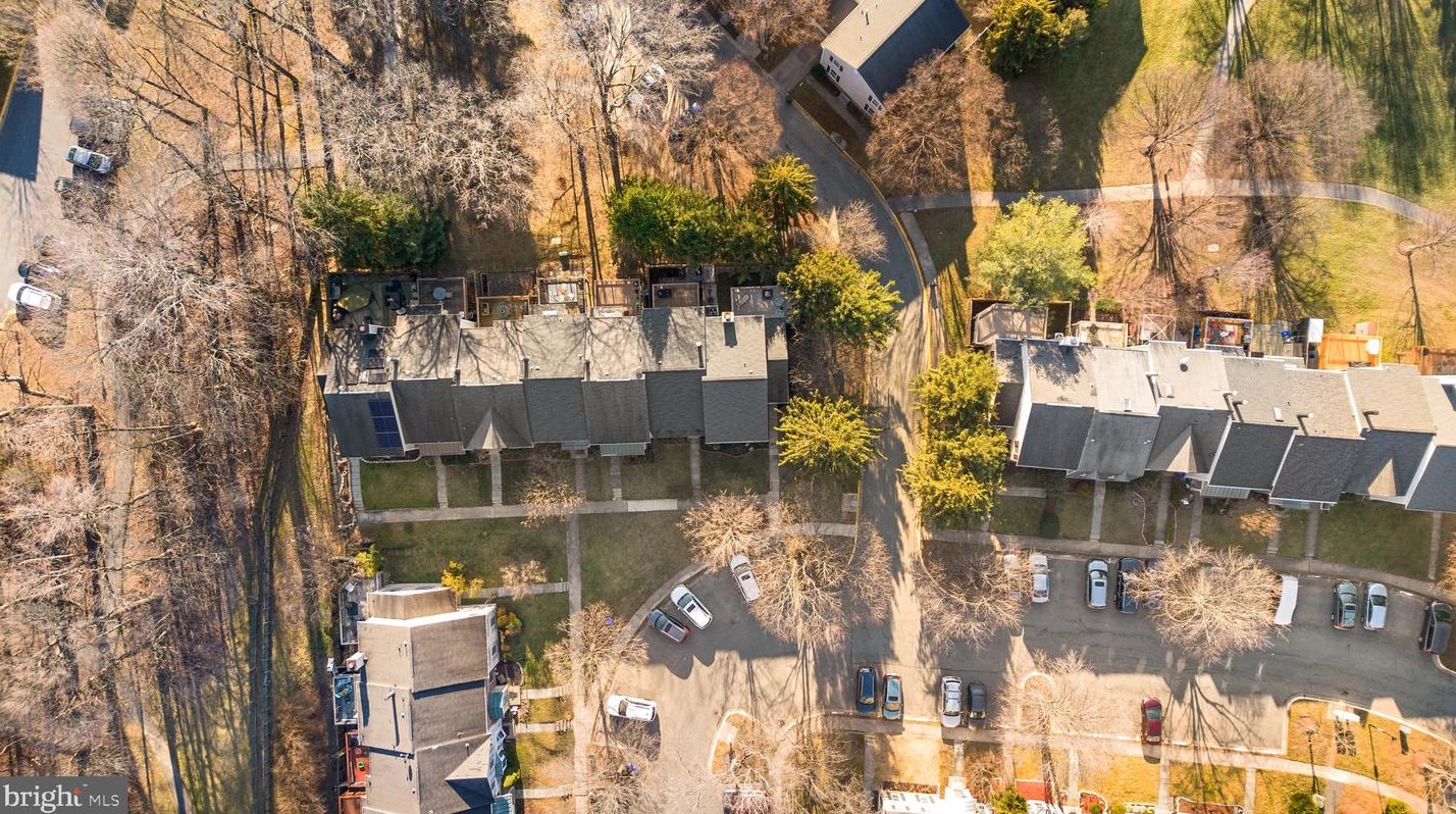 8628 Fountain Valley Dr, Gaithersburg MD  20886-5673 exterior