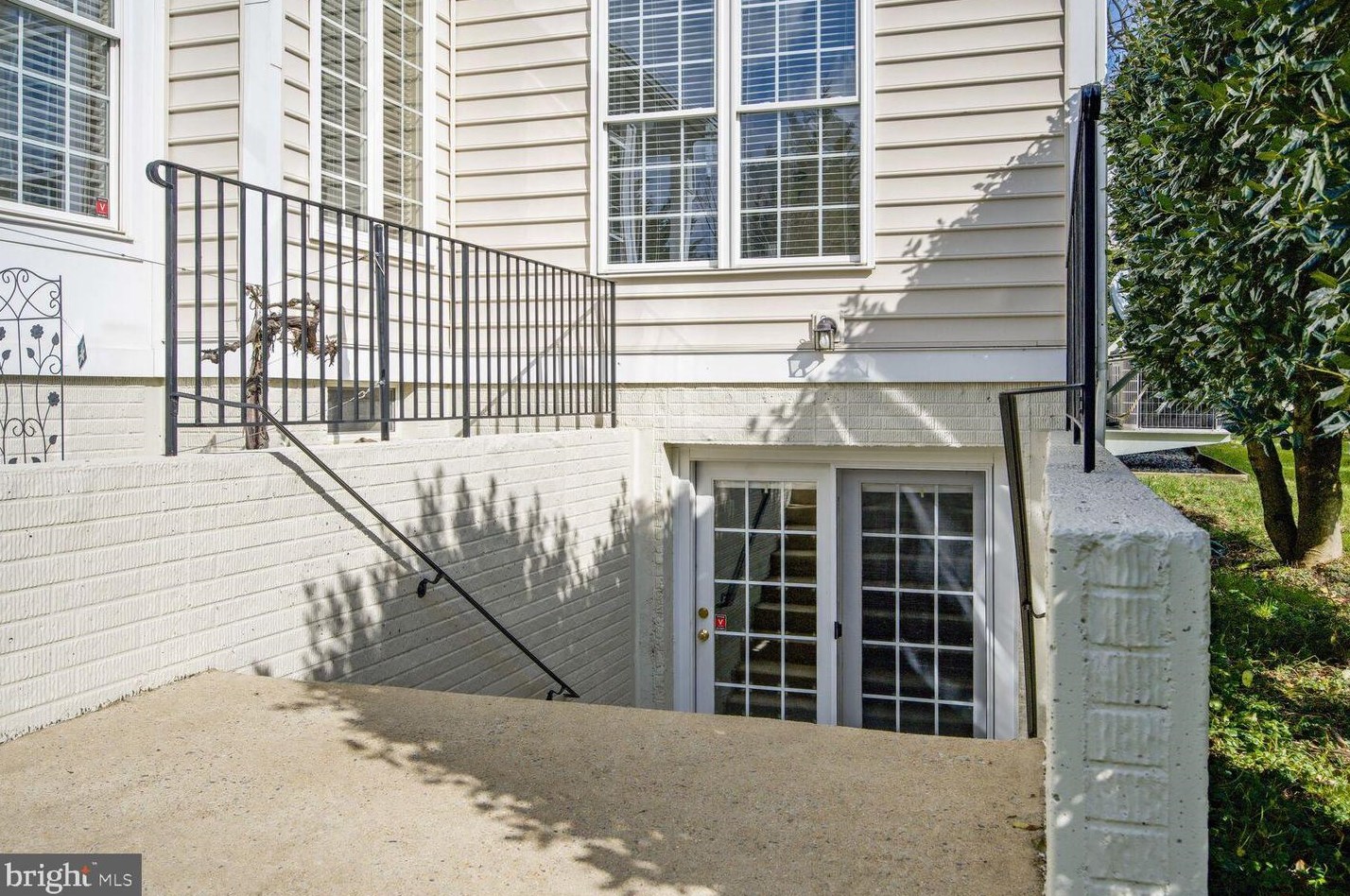 17610 Auburn Village Dr, Sandy Spring MD  20860-1045 exterior